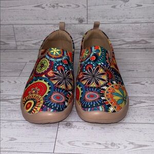 UIN shoes barely worn! Size 8